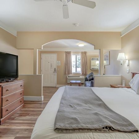 Shasta Pines Motel & Suites Burney Kültér fotó