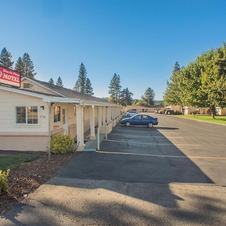 Shasta Pines Motel & Suites Burney Kültér fotó
