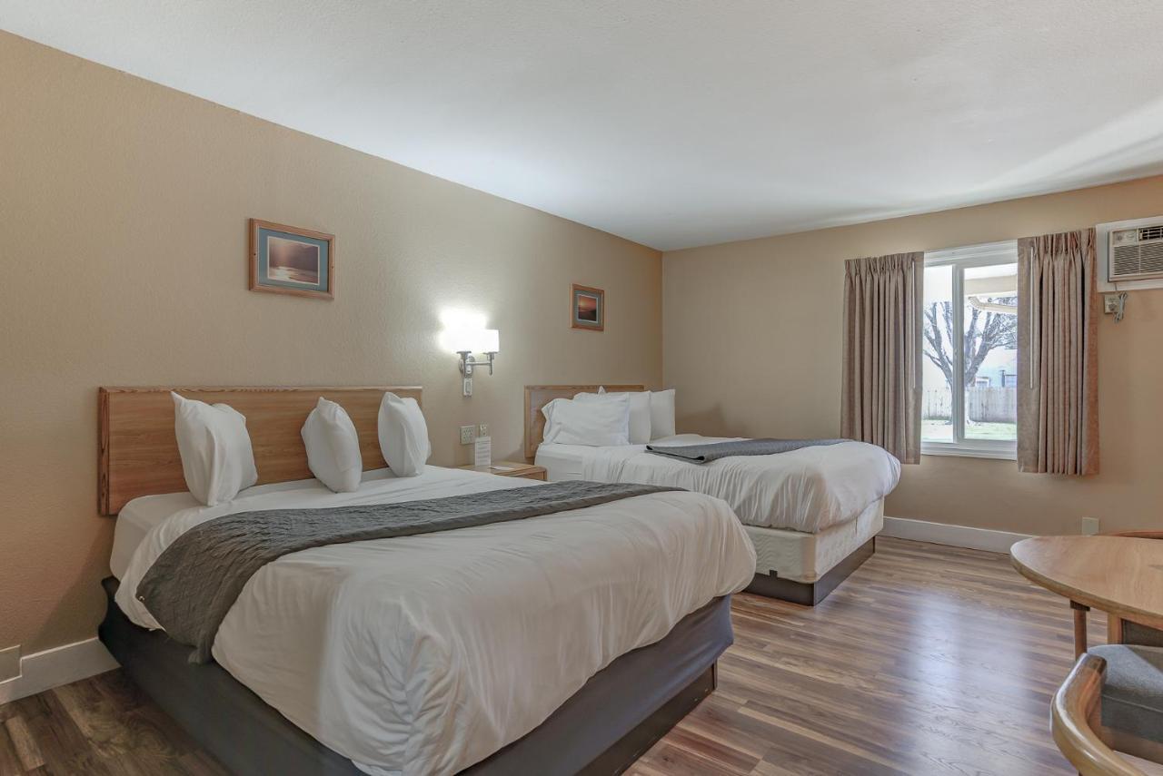 Shasta Pines Motel & Suites Burney Kültér fotó