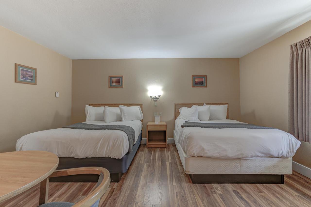 Shasta Pines Motel & Suites Burney Kültér fotó