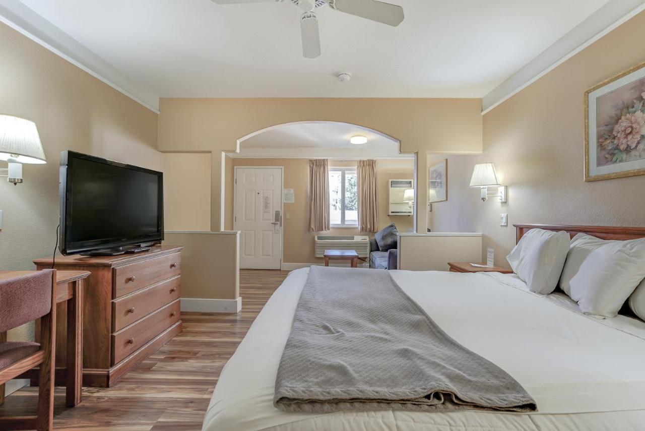 Shasta Pines Motel & Suites Burney Kültér fotó