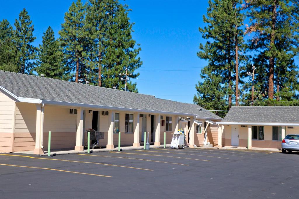 Shasta Pines Motel & Suites Burney Kültér fotó