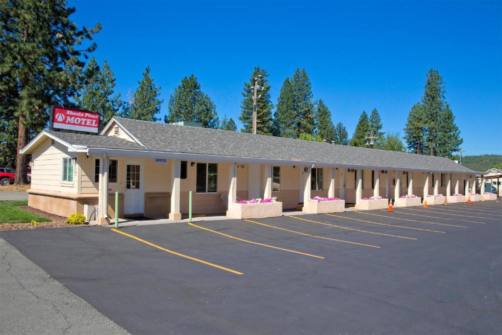 Shasta Pines Motel & Suites Burney Kültér fotó