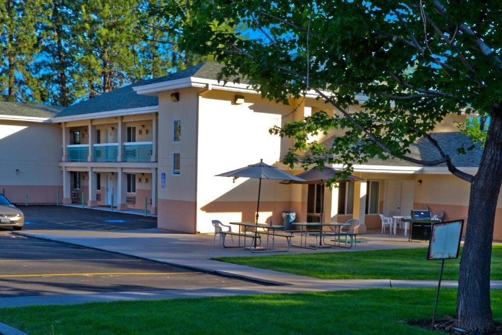Shasta Pines Motel & Suites Burney Kültér fotó