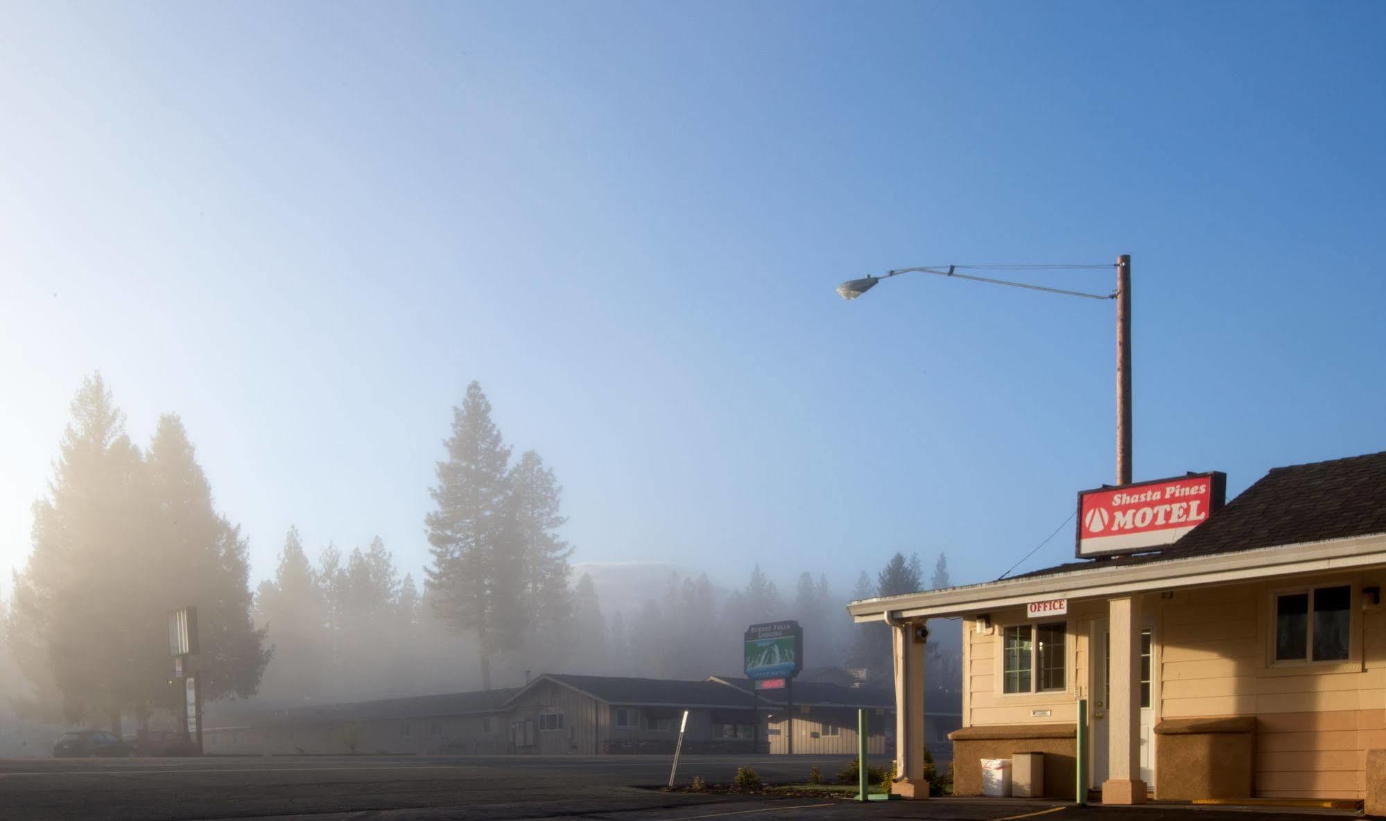 Shasta Pines Motel & Suites Burney Kültér fotó