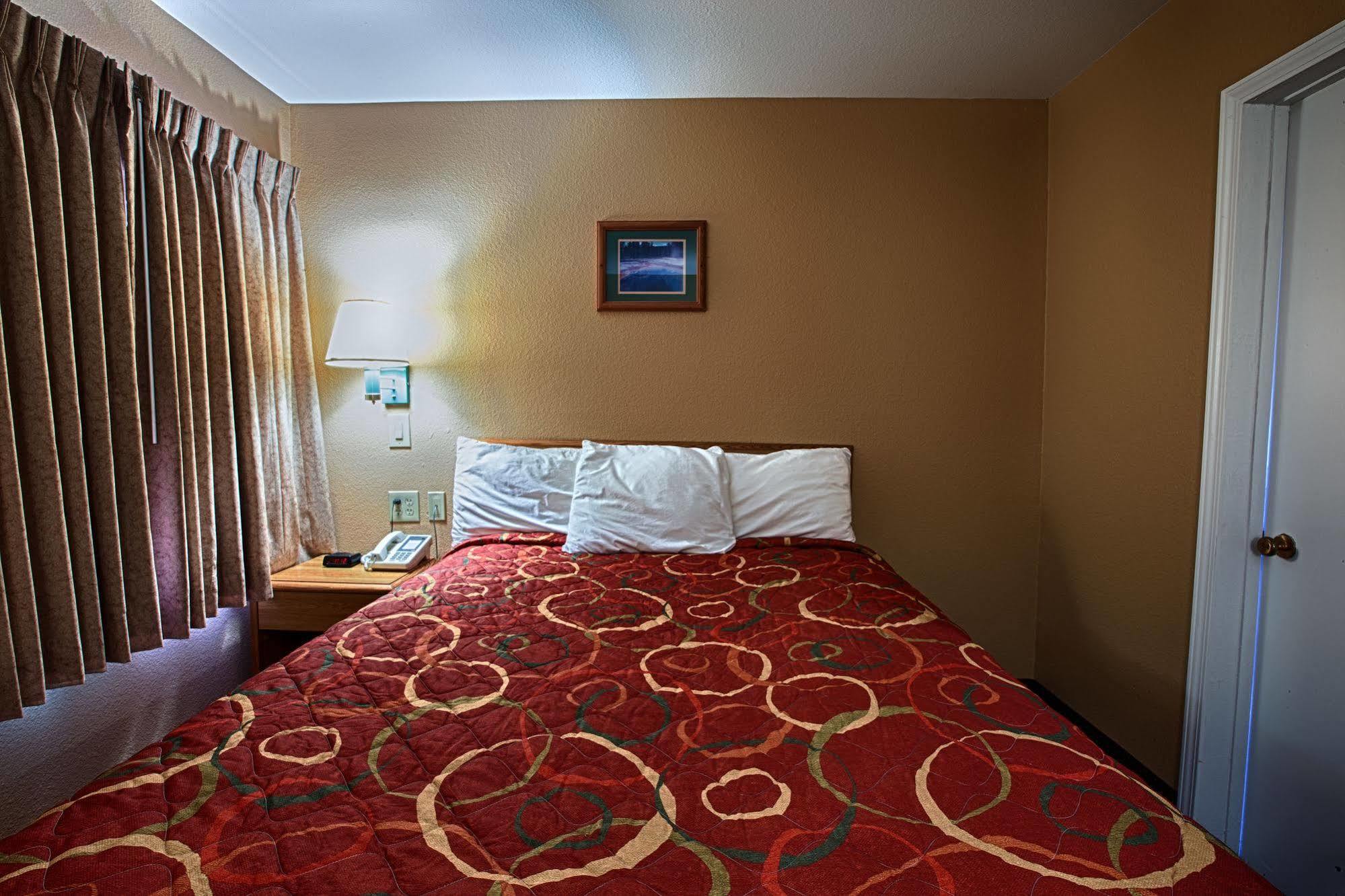 Shasta Pines Motel & Suites Burney Kültér fotó
