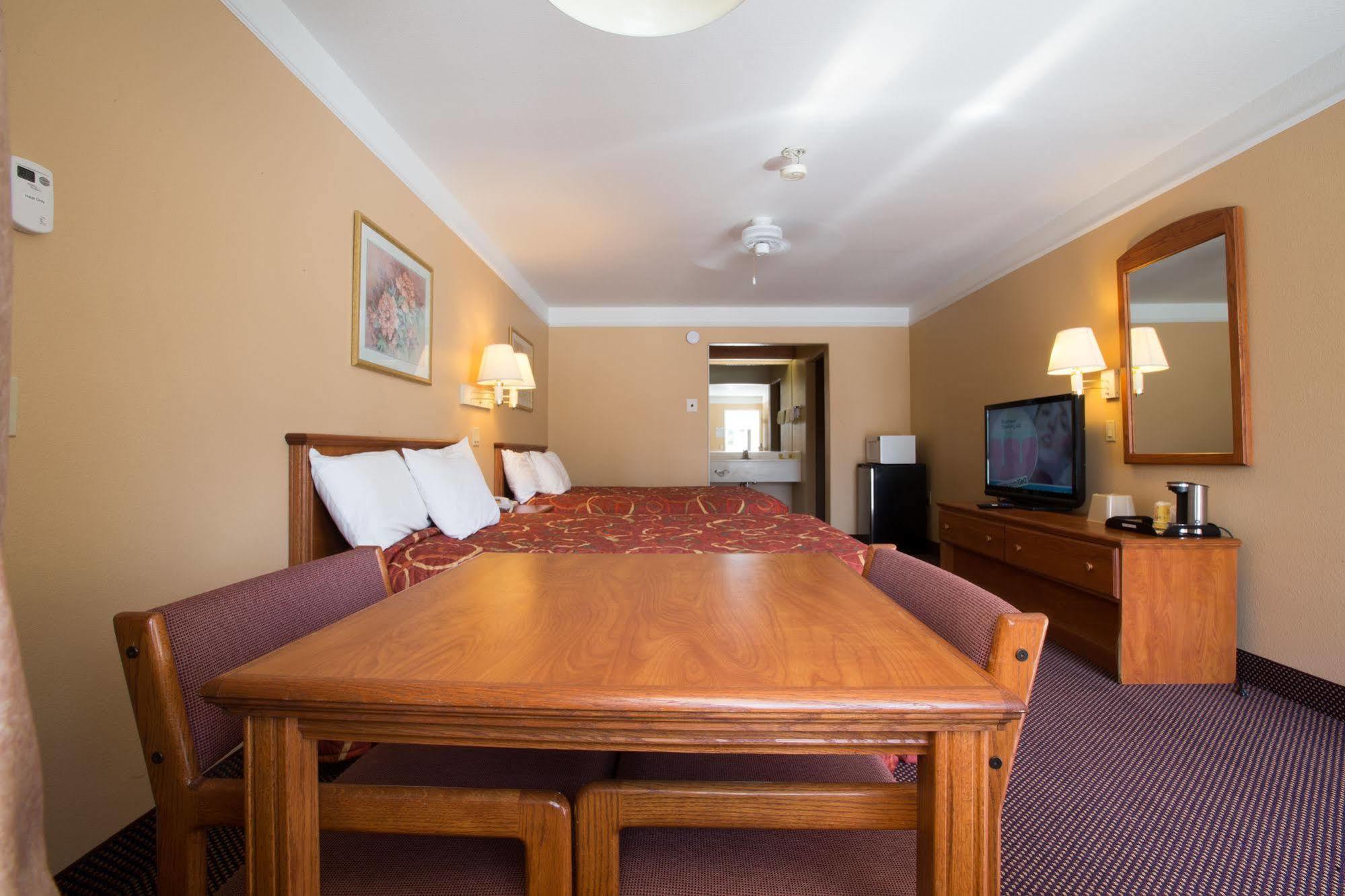 Shasta Pines Motel & Suites Burney Kültér fotó