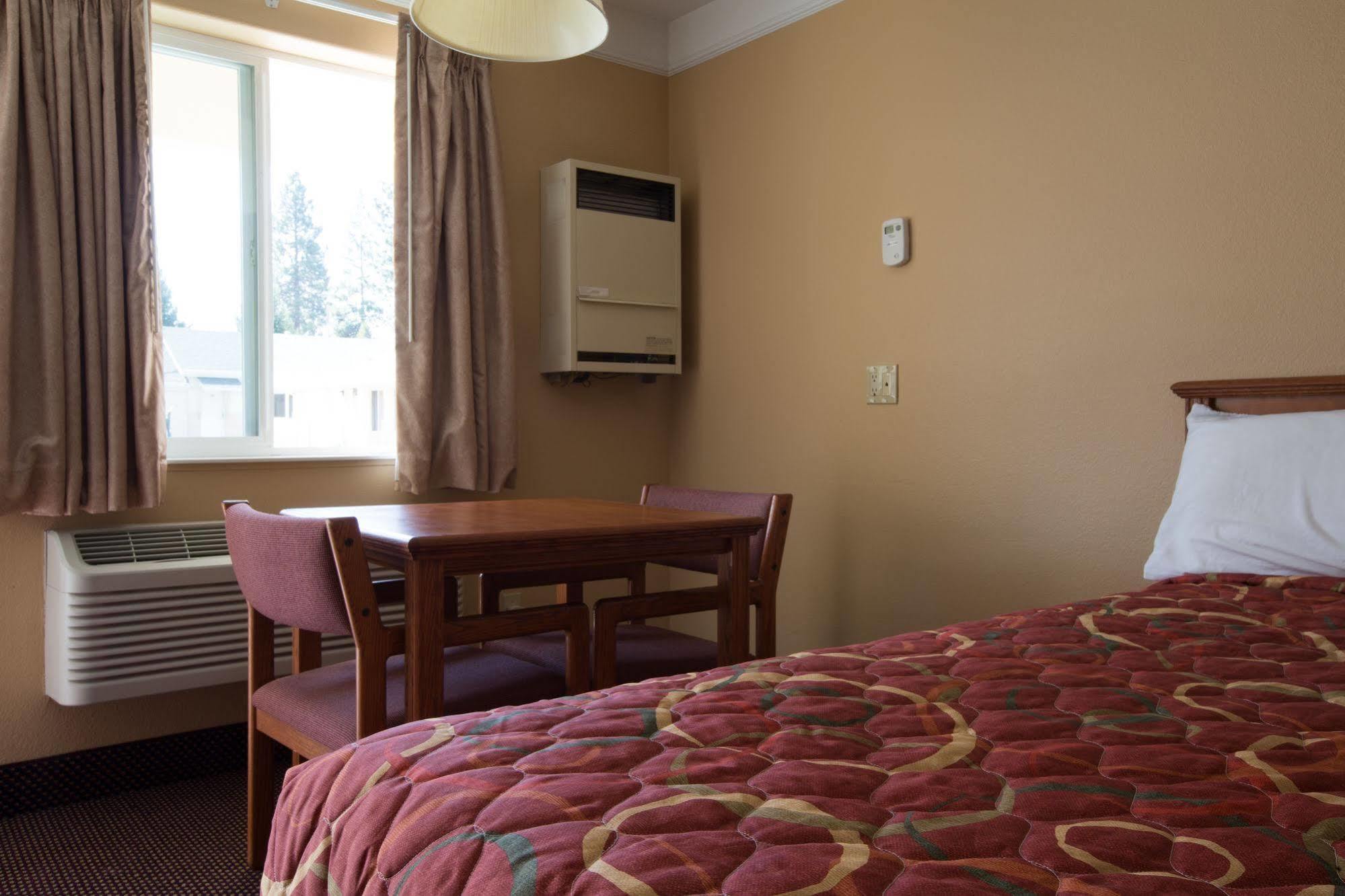 Shasta Pines Motel & Suites Burney Kültér fotó