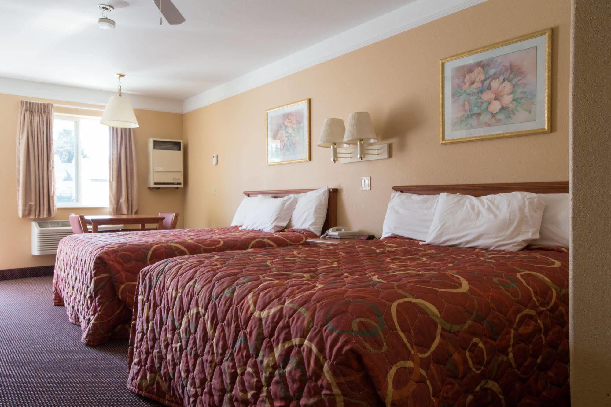 Shasta Pines Motel & Suites Burney Kültér fotó