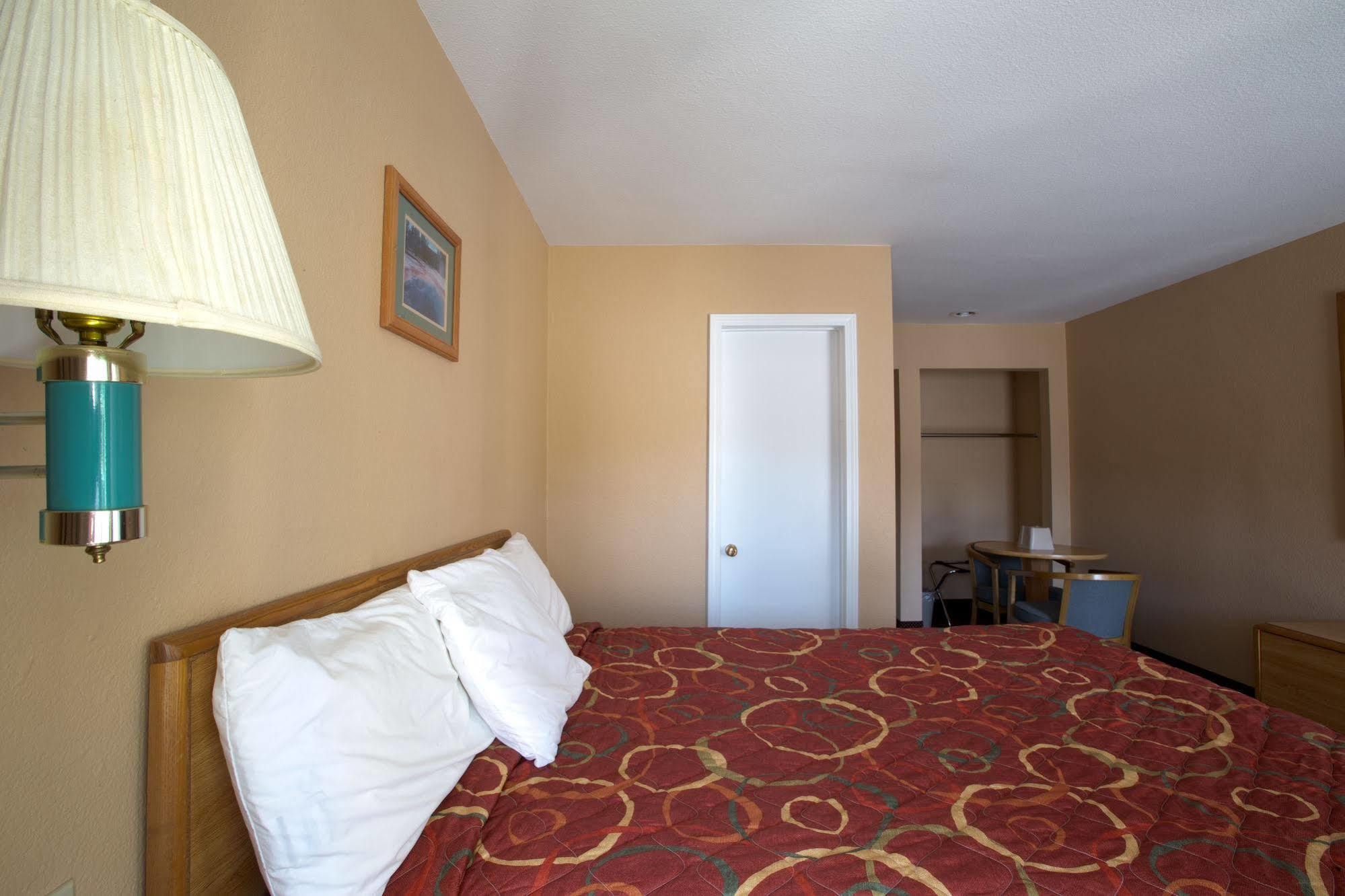 Shasta Pines Motel & Suites Burney Kültér fotó